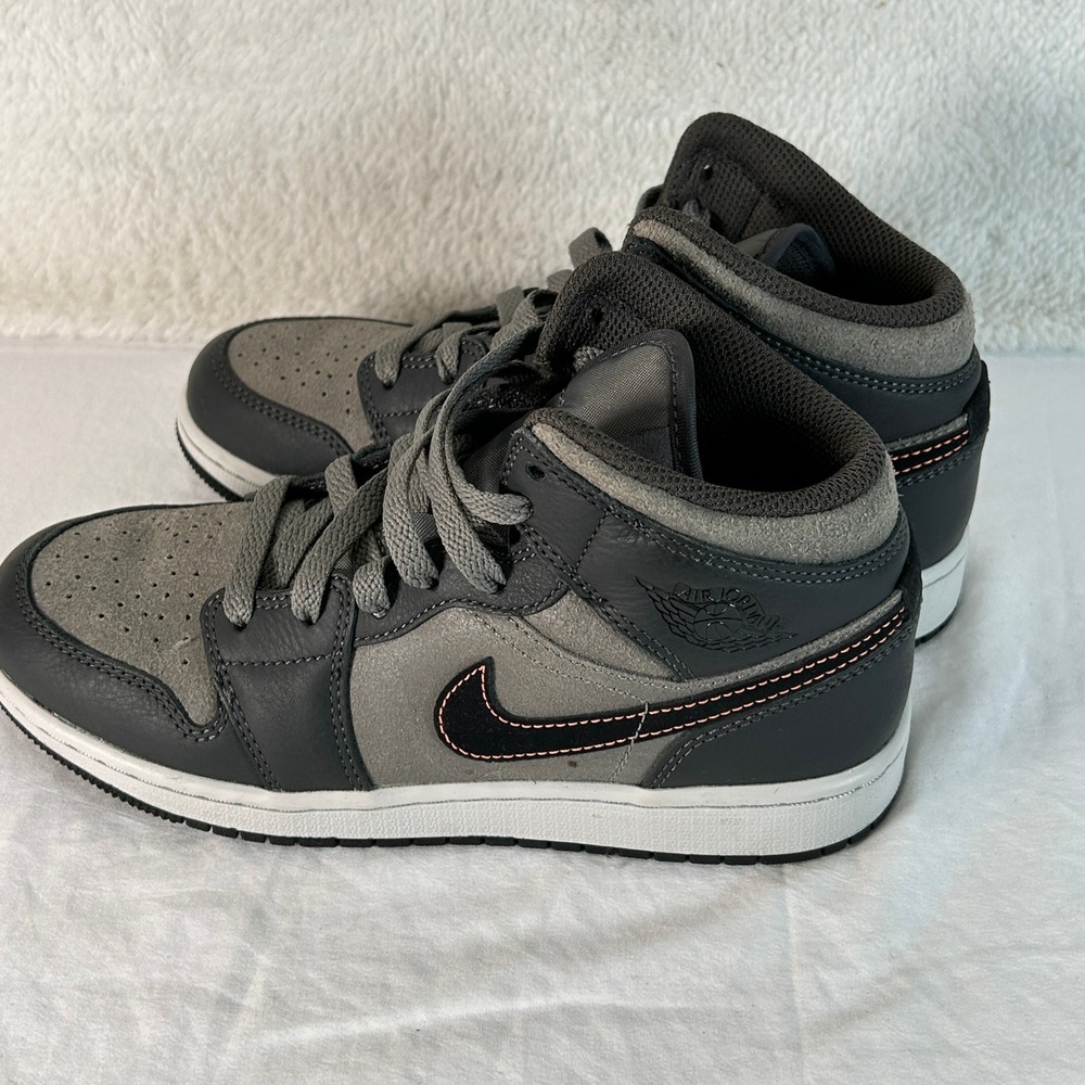 Air Jordan 1 Mid Dark Grey Orange Swoosh Kids Sneakers Size Youth 4.5 FQ8341-017 - Picture 4 of 12